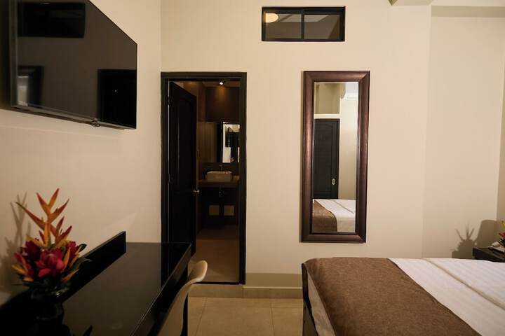 Room 4 of 33