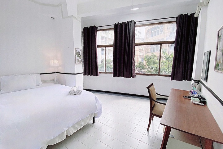 Bob House MRT Hua Lamphong