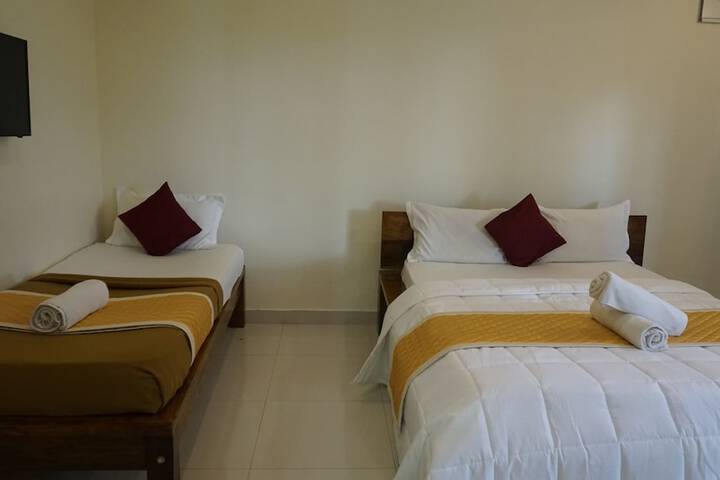 Room 3 of 76