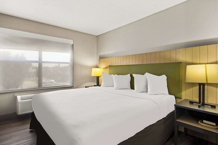 Suite 2 Queen Beds Accessible (1 of 7)
