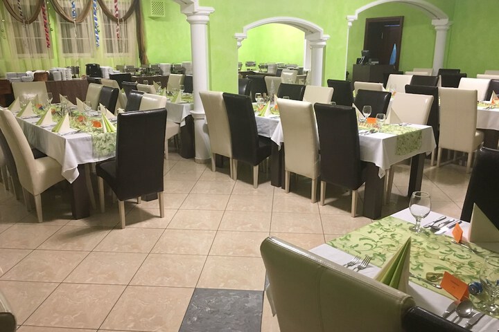 Dining 23 of 34