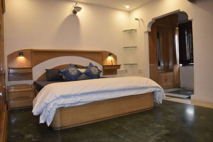Room 8 of 38