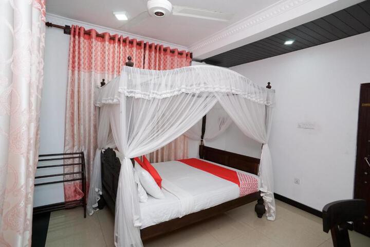 Shirantha Hotel