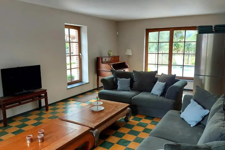 Room 2 of 4