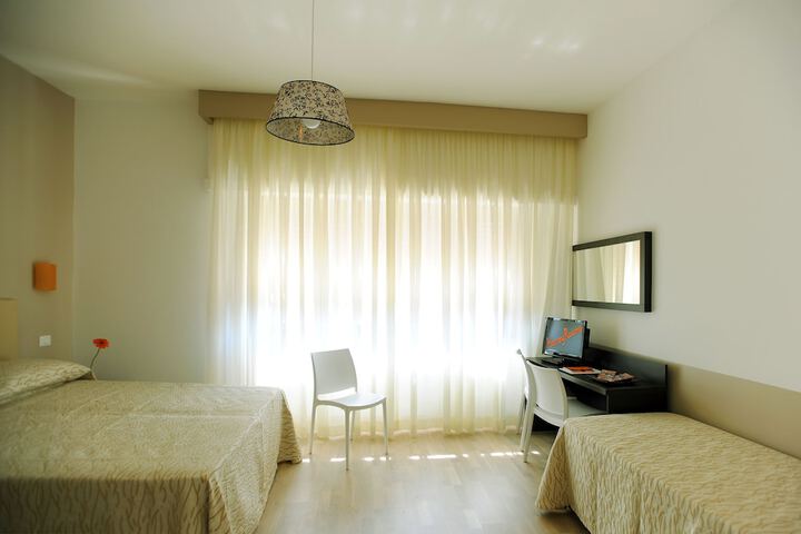 Room 2 of 28