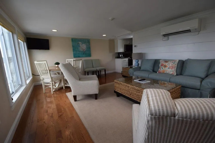 Room 4 of 13