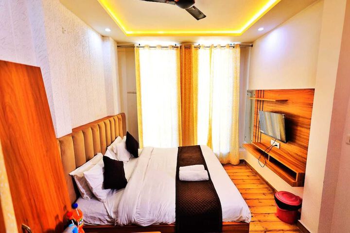 Room 5 of 7