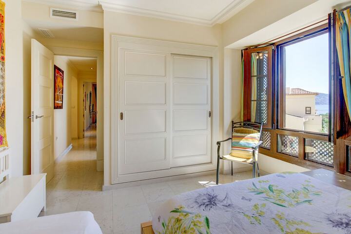 Room 16 of 36
