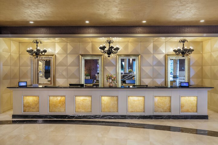 Entrance & Lobby