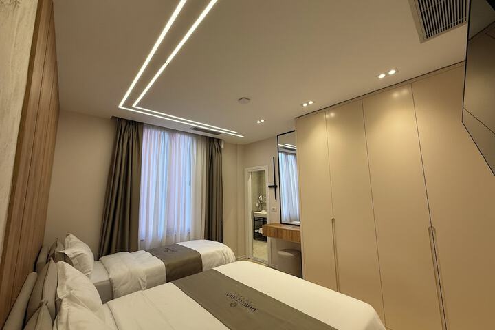 Room 9 of 16