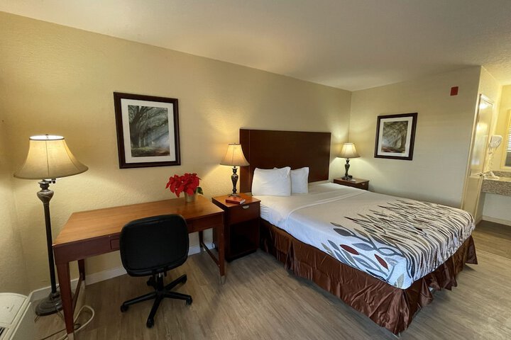 Room 9 of 16
