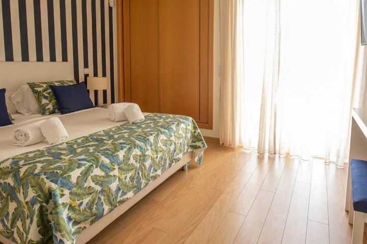 Room 2 of 17