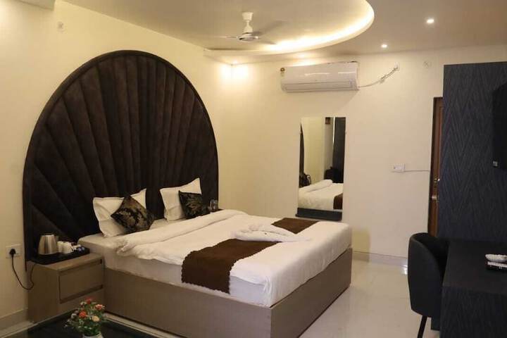Room 17 of 53