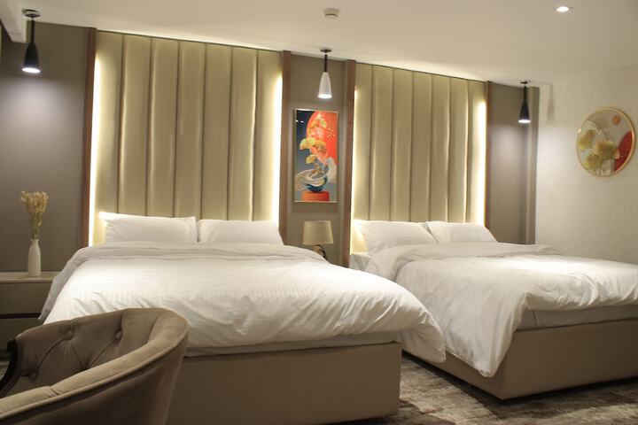 Room 16 of 48