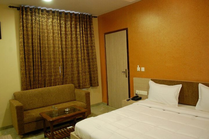 Room 5 of 33