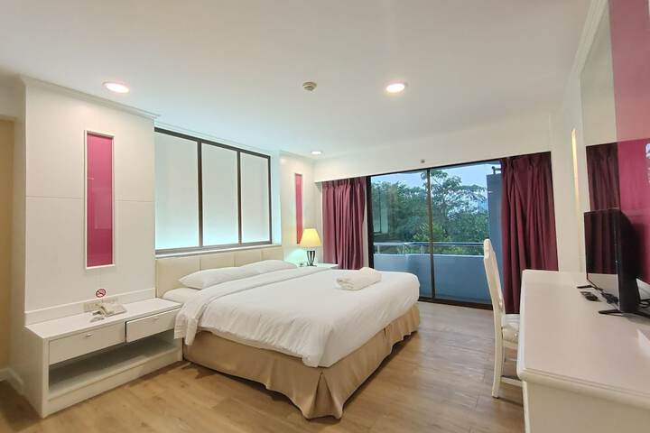 Room 16 of 102