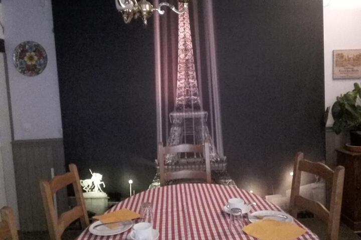 Dining 9 of 18