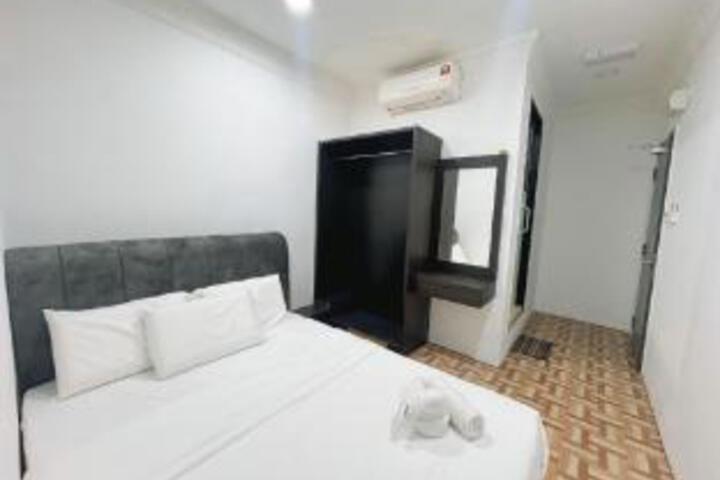 Room 7 of 8