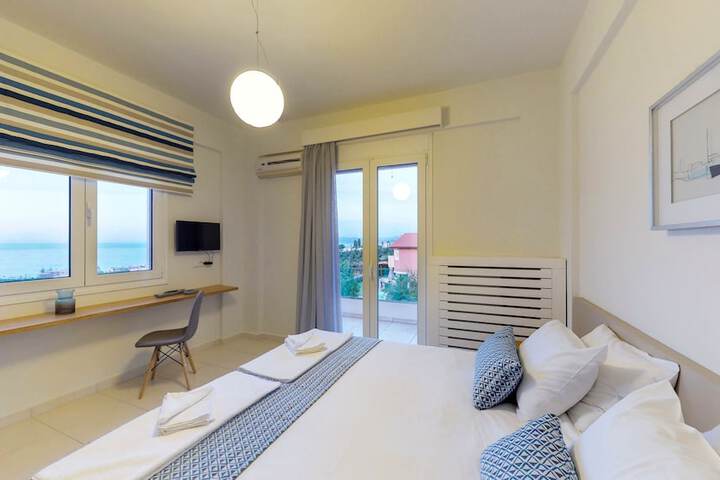 Room 3 of 82