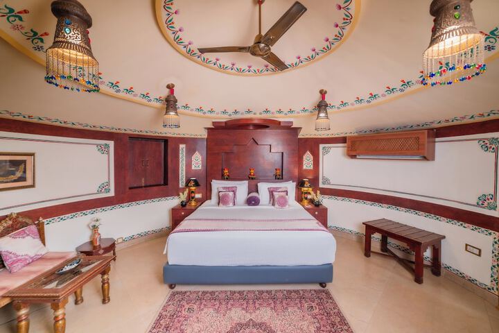 Room 14 of 90