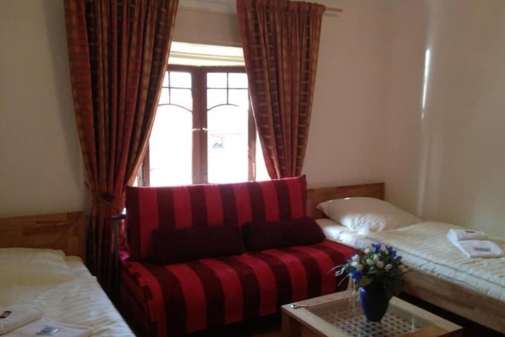 Room 16 of 60