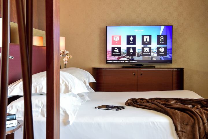 Room 30 of 106