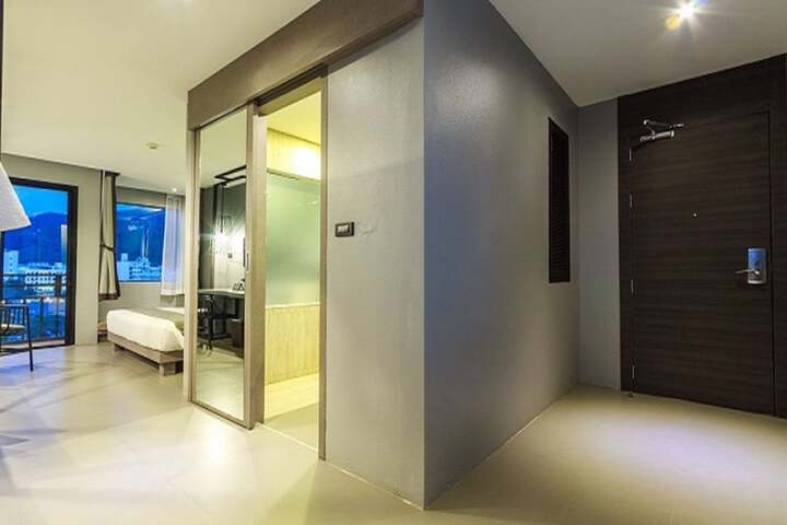 Room 32 of 75