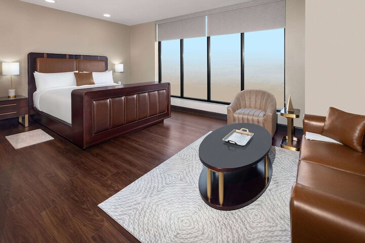 1 California King Bed Accessible Studio Suite Roll in Shower (19 of 20)