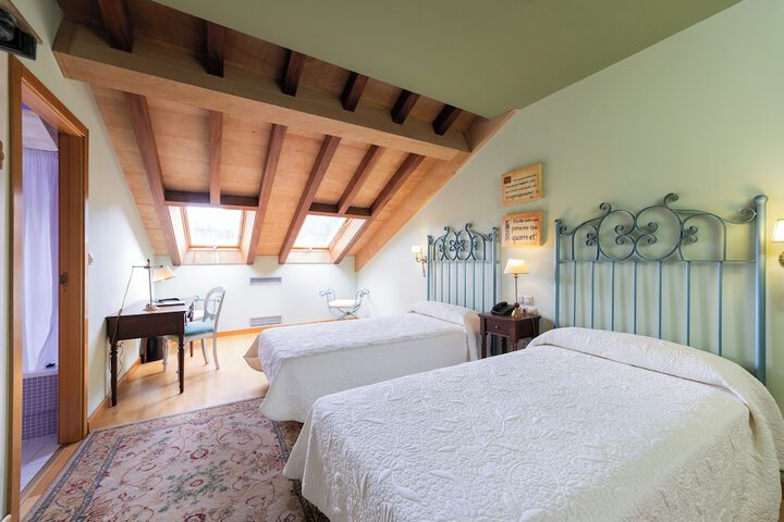 Room 8 of 18