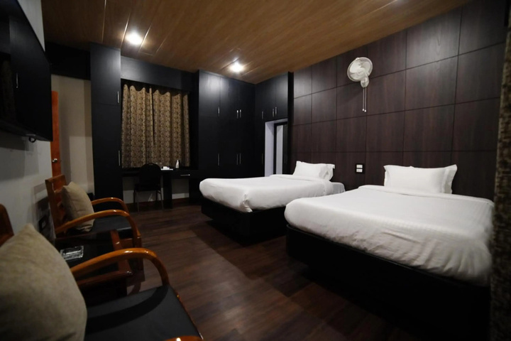 Room 6 of 14