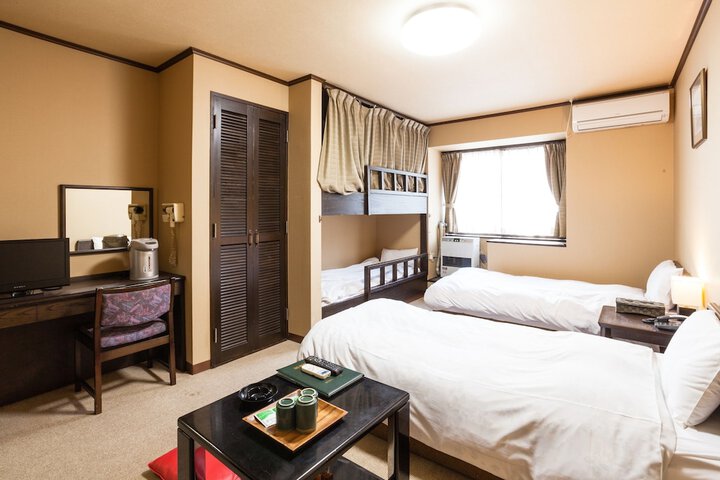 Room 4 of 37