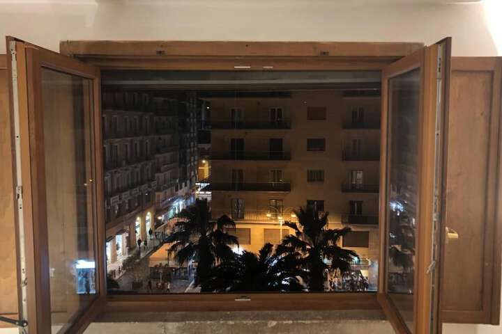 Room 1 of 6