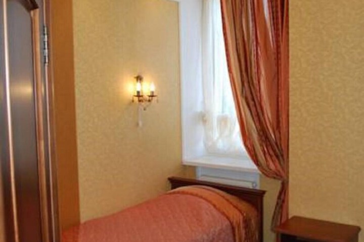 Room 28 of 50