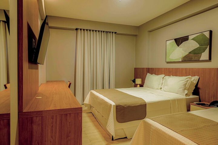 Room 13 of 33