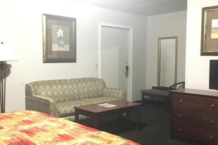 Basic Single Room 1 King Bed (1 of 2)