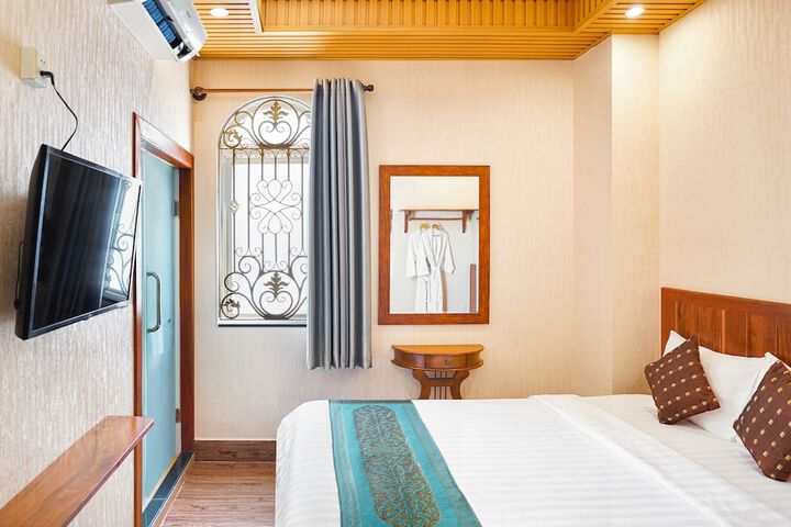 Room 15 of 31