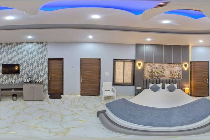 Room 2 of 18