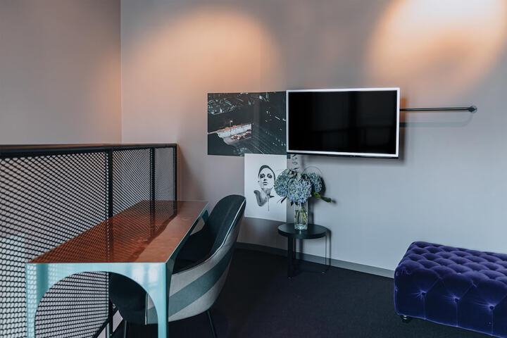 Room 25 of 94
