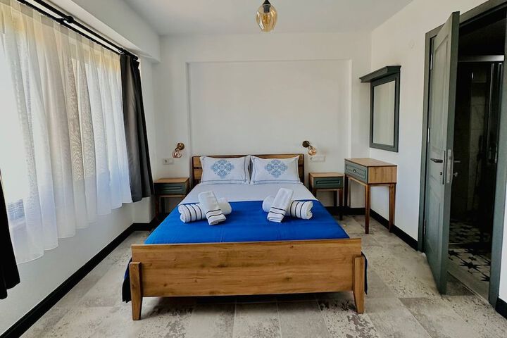 Room 5 of 37