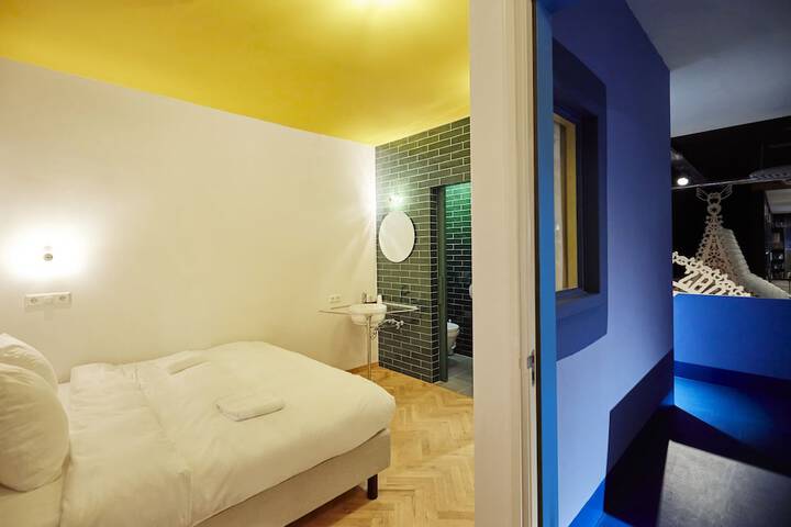 Room 52 of 137