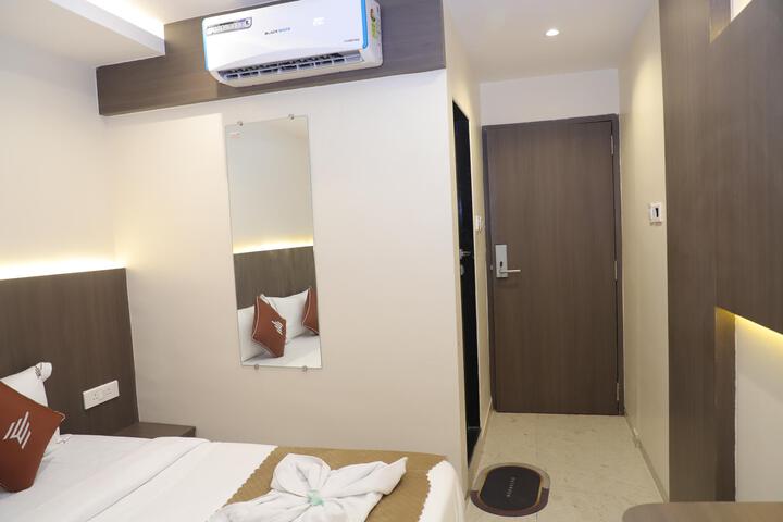 Room 10 of 36