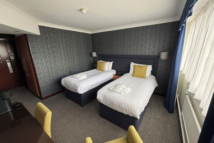 Room 64 of 102