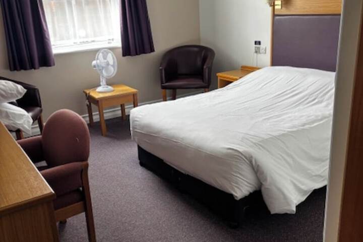 Room 6 of 15
