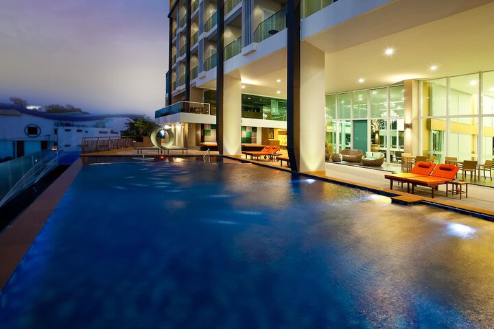 Pool Hotel