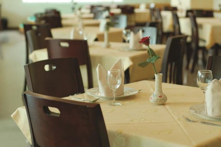 Dining 16 of 24