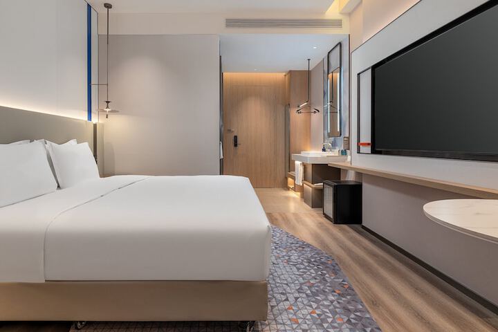 Room 27 of 79