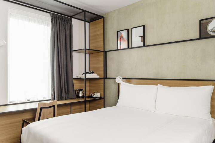 Room 15 of 44