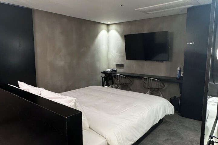 Room 14 of 34