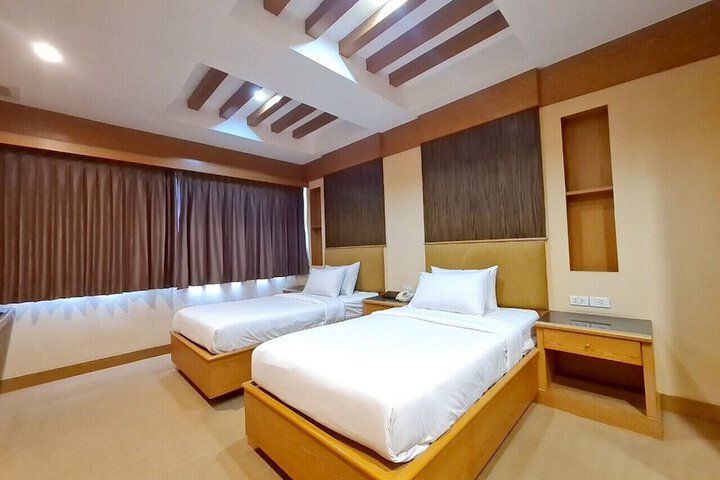 Room 8 of 40