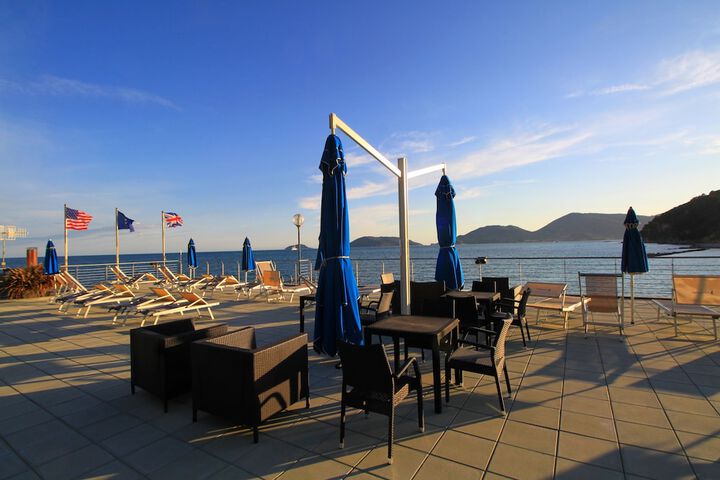 Sundeck 38 of 44